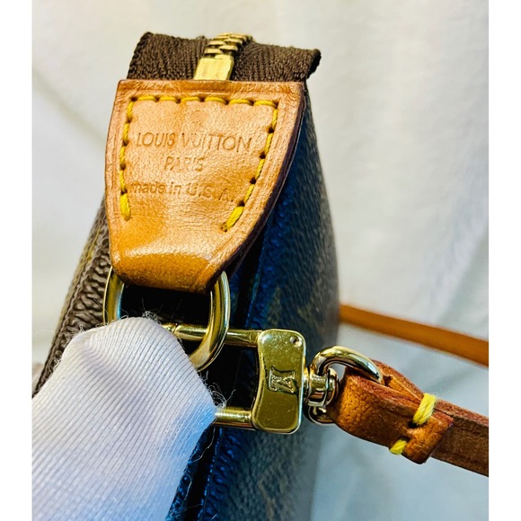 Louis Vuitton Pochette Accessories Monogram Canvas Shoulder Bag Authentic - Picture 7 of 16